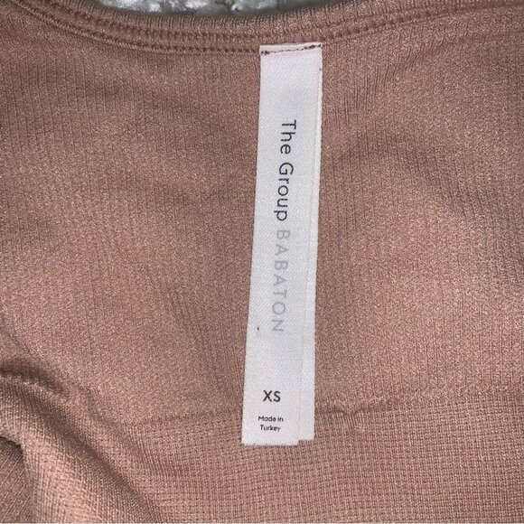 The Group by Babaton Lush Seamless Top Size Extra Small Tan Crop  Bra Scoop Neck - Picture 5 of 9